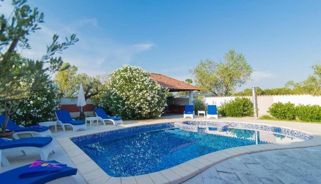 Villa Filip - Private Pool & Gym PUY Eksteriør bilde